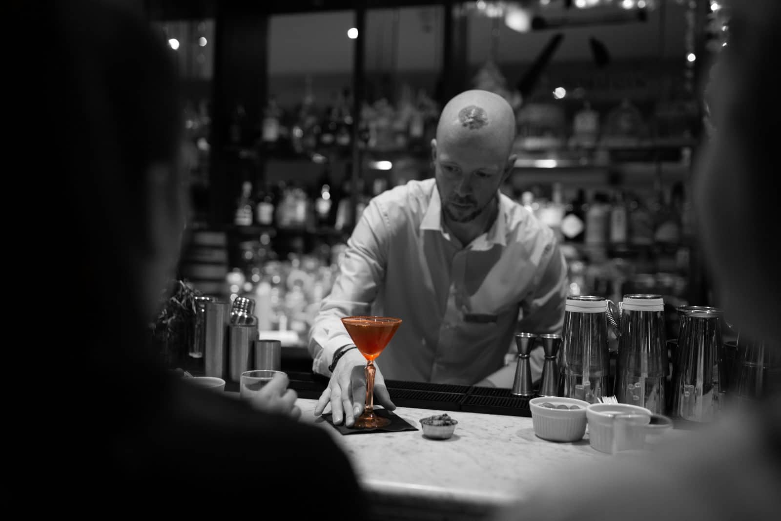 How to a career bartender? Tips, Steps, and Skills